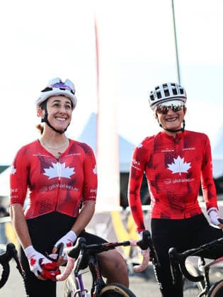 2026 UCI Road World Championships Picture by Alex Whitehead SWpix.com - 26 09 2026 - Cycling - 2026 UCI Road World Championships - MontrÃ al, Canada - Women Elite Road Race - Maggie Coles-Lyster (Canada), Magdeleine Vallieres (Canada) MontrÃ al Avenue du Parc Canada Copyright: x xSWpix.comx(t axPhotographyxHubxLtd)xAlexxWhitehead SWpix.comx SWP-3521-3935