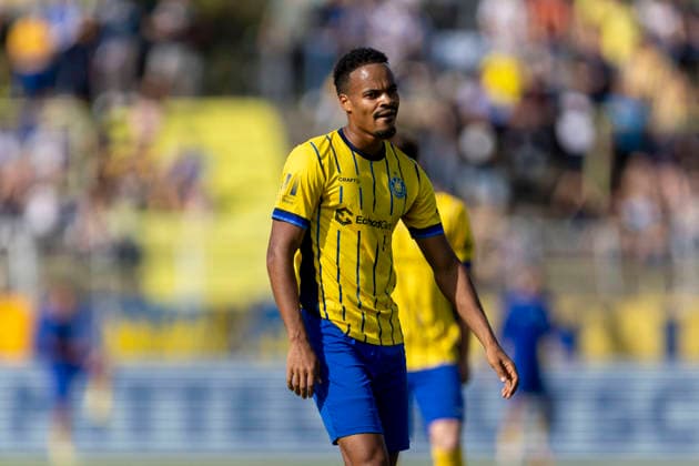 GER, Leipzig, Soccer, Northeast Regional League, Matchday 11, 1 FC Lokomotive Leipzig vs. FC Rot Weiß Erfurt (pictured, from left: Ayodele Adetula, Lokomotive Leipzig 11), September 26, 2026, Bruno Plache Stadium, Leipzig. DFB regulations prohibit any use of photographs as image sequences and or quasi-video, Copyright: HMBxMedia PaulxFritz