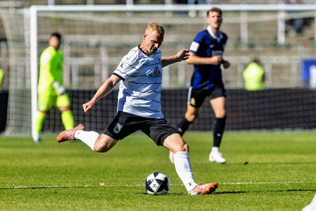 Cropped single image: Leon Müller, SSV Ulm 1846 soccer, 17 SSV Ulm 1846 soccer vs. SV Eintracht Trier, soccer, Regionalliga Südwest, Matchday 9, Donaustadion Ulm, September 26, 2026, Ulm Copyright: xLuccaxFundelx EP_EER