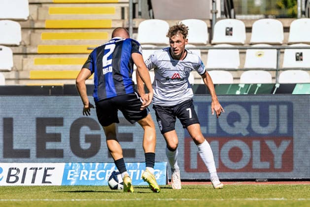From left: Jannis Held (SV Eintracht Trier), 2, Benjamin Goller (SSV Ulm 1846 Soccer), 07 SSV Ulm 1846 Soccer vs. SV Eintracht Trier, Soccer, Regionalliga Southwest, Matchday 9, Donaustadion Ulm, September 26, 2026, Ulm Copyright: xluccaxfundelx EP_EER