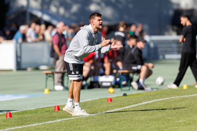 Niklas Reutelhuber, coach of SpVgg Ansbach, gestures during the match between TSV Landsberg and SpVgg Ansbach, soccer, men’s, Bavarian Regional League, 2026–2027, Matchday 11 on September 26, 2026, in Landsberg am Lech, Sportpark, Bavaria, Germany