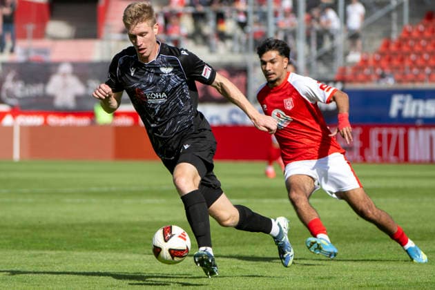 Regionalliga Northeast, Season 26–27: Hallescher FC vs. BFC Preussen Berlin 1894 e.V., Halle, Germany, September 26, 2026. Pictured, from left: Finn Cramer (Berlin) and Osman Atilgan (Halle). Halle-Saale Leuna Chemie Stadium, Saxony-Anhalt, Germany