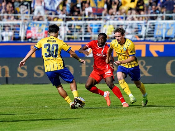 Nils Kaiser (1 FC Lokomotive Leipzig), 19, and Eren Oeztuerk (1 FC Lokomotive Leipzig), 30, face off against Benjika Caciel (FC Rot Weiss Erfurt), 08 1 FC Lokomotive Leipzig vs. FC Rot Weiss Erfurt, soccer, Northeast Regional League, Matchday 11, 2026–2027 season, September 26, 2026: 1 FC Lokomotive Leipzig vs. FC Rot-Weiss Erfurt, soccer, Northeast Regional League, Matchday 11, 2026–2027 season, September 26, 2026, Leipzig Copyright: xEibner-Pressefoto PiaxSchindlerx EP_PSR