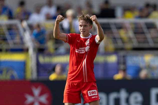 GER, Leipzig, Soccer, Northeast Regional League, Matchday 11, 1 FC Lokomotive Leipzig vs. FC Rot Weiß Erfurt; pictured from left: Til, Linus, Schwarz (FC Rot Weiß Erfurt 03), celebrating a goal on September 26, 2026, Bruno Plache Stadium, Leipzig. DFB regulations prohibit any use of photographs as image sequences and or quasi-video, Copyright: HMBxMedia PaulxFritz