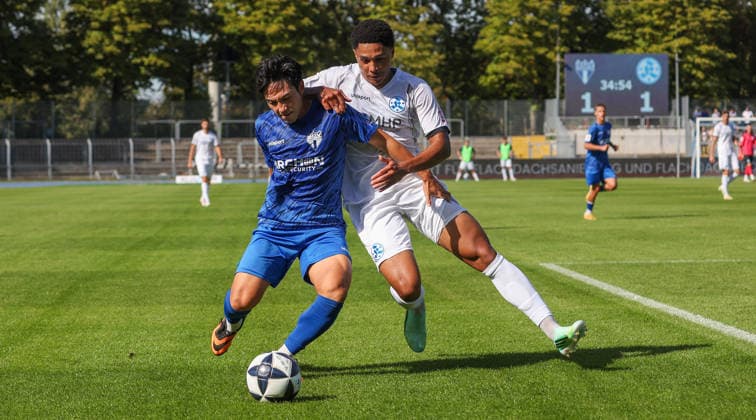 September 26, 2026, Germany, Heilbronn Soccer: SGV Heilbronn Freiberg vs. SV Stuttgarter Kickers; from left: Gwangin Lee (Freiberg), David Udogu (Kickers)