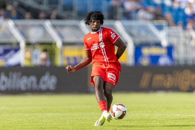 GER, Leipzig, Soccer, Northeast Regional League, Matchday 11, 1 FC Lokomotive Leipzig vs. FC Rot Weiß Erfurt; pictured from left: Ayooluwa Adesida, FC Rot Weiß Erfurt 38, in action with the ball, September 26, 2026, Bruno Plache Stadium, Leipzig. DFB regulations prohibit any use of photographs as image sequences and or quasi-video, Copyright: HMBxMedia PaulxFritz