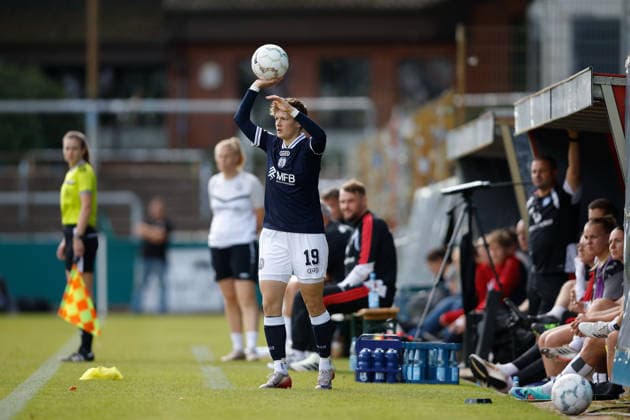 Soccer I Women s I 2026–2027 Season I DFB Cup I SV Meppen vs. Hamburger SV I September 26, 2026 Sarah Dittrich, 19, SV Meppen taking a throw-in at Meppen Hänsch Arena, Lower Saxony, Germany Copyright: xLobeca CedricxSiefkerx
