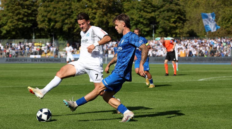 September 26, 2026, Germany, Heilbronn: SGV Heilbronn Freiberg vs. SV Stuttgarter Kickers, from left: Yannick Glessing (Kickers), David Kammerbauer (Freiberg)