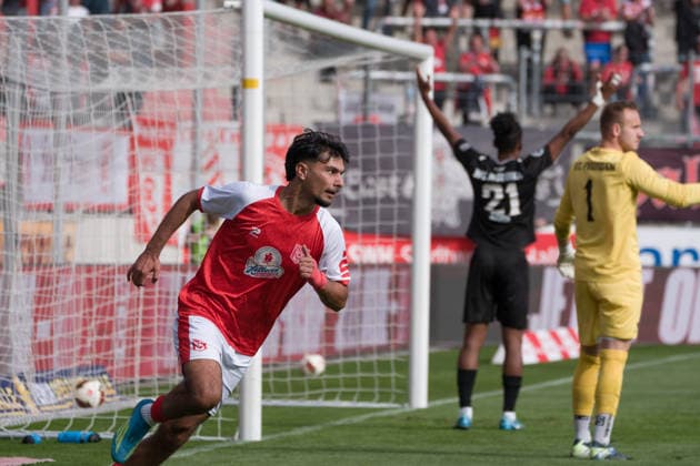 Osman Atilgan (HFC), 10, after scoring the goal that tied the game at 2–2, Hallescher FC vs. BFC Preussen 1894 e.V., soccer, Northeast Regional League, Matchday 11, 2026–27 season, September 26, 2026, Halle Leuna Chemie Stadium, ST Deutschland