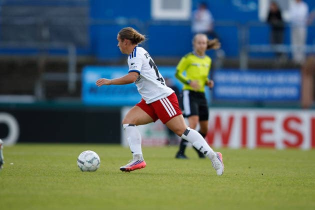 Soccer I Women I 2026–2027 Season I DFB Cup I SV Meppen vs. Hamburger SV I September 26, 2026 Leila Peneau 15, Hamburger SV cutout, close-up, portrait, single photo, single image, player in possession dribbling at Meppen’s Hänsch Arena in Lower Saxony, Germany Copyright: xLobeca CedricxSiefkerx