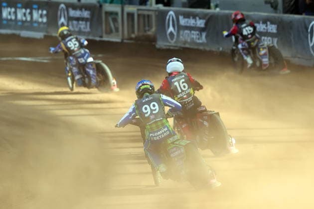 26.09.2026 TORUN (POLSKA), STADION MOTOARENA IM. MARIANA ROSE; ZUZEL, INDYWIDUALNE MISTRZOSTWA SWIATA - RUNDA 10 FINALOWA (FIM SPEEDWAY GRAND PRIX World Championship, WM, Weltmeisterschaft 2026 - ROUND 10 FINAL) DEWALT FIM SPEEDWAY GP OF POLAND - TORUN - TRENING KWALIFIKACJE (QUALIFYING, PRACTICE) NZ BIEG SPRINTERSKI - NA PROWADZENIU DOMINIK KUBERA, ZA NIM BARTOSZ ZMARZLIK, MAKSYMILIAN PAWELCZAK I DANIEL BEWLEY FOTO PAWEL WILCZYNSKI CYFRASPORT NEWSPIX.PL --- newspix.pl 