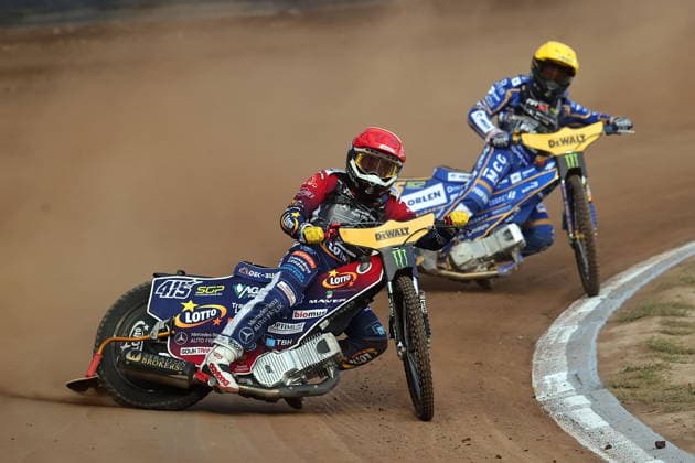 26.09.2026 TORUN (POLSKA), STADION MOTOARENA IM. MARIANA ROSE; ZUZEL, INDYWIDUALNE MISTRZOSTWA SWIATA - RUNDA 10 FINALOWA (FIM SPEEDWAY GRAND PRIX World Championship, WM, Weltmeisterschaft 2026 - ROUND 10 FINAL) DEWALT FIM SPEEDWAY GP OF POLAND - TORUN - TRENING KWALIFIKACJE (QUALIFYING, PRACTICE) NZ BIEG SPRINTERSKI - NA PROWADZENIU DOMINIK KUBERA, ZA NIM BARTOSZ ZMARZLIK FOTO PAWEL WILCZYNSKI CYFRASPORT NEWSPIX.PL --- newspix.pl 