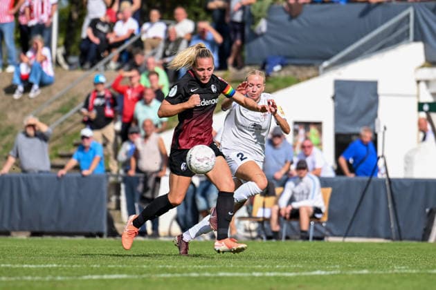 September 25, 2026, Soccer, 1st Round of the 2026–2027 DFB Women s Cup, SG 99 Andernach vs. SC Freiburg: Lisa Karl (2, SC Freiburg) and Isabel Pfeiffer (21, Andernach) battle for the ball in a running duel