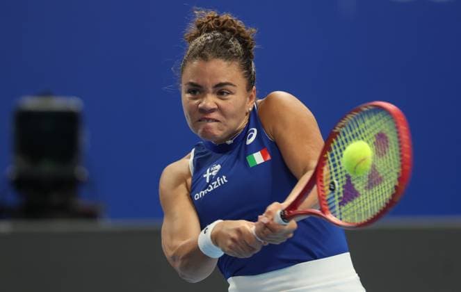 Jasmine Paolini pictured in action during the tennis match between Svitolina and Paolini, in the the tie between Ukraine and Italy in the Semi Finals of the Billie King Cup tournament, on Saturday 26 September 2026 in Shenzhen, China. VIRGINIExLEFOUR  x187881320x