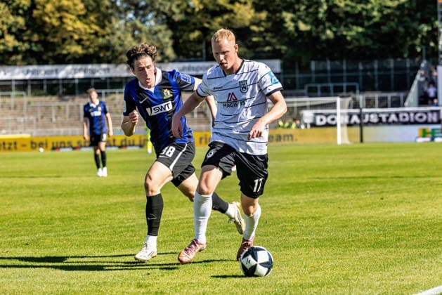 From left: Noah Herber, SV Eintracht Trier, 38, Leon Müller, SSV Ulm 1846 Soccer, 17, SSV Ulm 1846 Soccer vs. SV Eintracht Trier, Soccer, Regionalliga Southwest, Matchday 9, Donaustadion Ulm, September 26, 2026, Ulm Copyright: xluccaxfundelx EP_EER