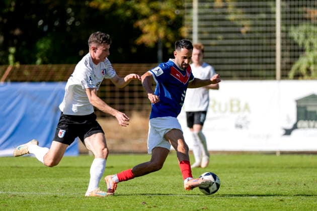 v li Diamant Lokaj SG Barockstadt, 34, Lukas Rupp VfR Mannheim, 10, tackle, game scene, duel, tackle, tackling, dynamism, action, 09 26 2026, Mannheim, Germany, soccer, Regionalliga Südwest, VfR Mannheim, SG Barockstadt, Fulda, Lehnerz xozx