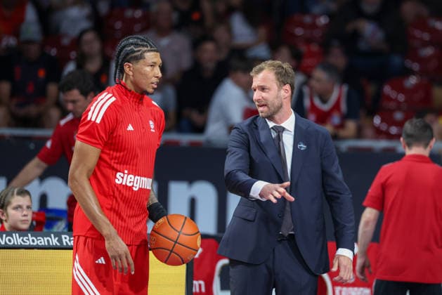 Anton Gavel, FC Bayern Basketball Head Coach, with MarJon Beauchamp, FC Bayern Basketball, 03, GER, FC Bayern Basketball vs. Alba Berlin, Basketball, easycredit Basketball Bundesliga, Matchday 23, 2026–2027 Season, September 26, 2026, GER, FC Bayern Basketball vs. Alba Berlin, Basketball, easycredit Basketball Bundesliga, Matchday 23, 2026–2027 Season, September 26, 2026, Munich Copyright: xEibner-Pressefoto JennixMaulx EP_JML