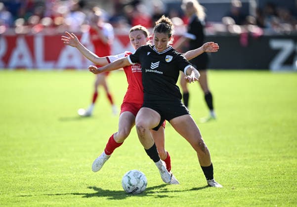 Soccer: DFB Women s Cup, First Round, 2026–2027 Season, September 26, 2026: SV Eutingen vs. FC Carl Zeiss Jena; Jana Rinderknecht (left), SV Eutingen, against Annika Wohner (center), FC Carl Zeiss Jena