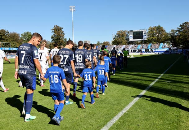Soccer, Men s, Bavarian Regional League, 2026–2027 Season, SV Wacker Burghausen vs. TSV 1860 Munich, flatbuy Stadium on Liebigstraße. The teams are warming up: here, Paul Bachmann (TSV 1860 Munich) and Dennis Dressel (TSV 1860 Munich); on the right, Felix Bachschmid (SV Wacker Burghausen)