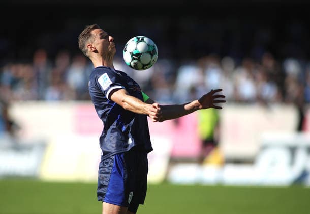 Soccer, Men s, Bavarian Regional League, 2026–2027 Season, SV Wacker Burghausen vs. TSV 1860 Munich, flatbuy Stadium on Liebigstraße, Dennis Dressel of TSV 1860 Munich receives the ball