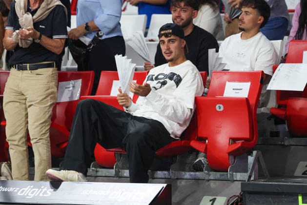Aleksandar Pavlovic, FC Bayern Munich, 45, holding a clapping board, GER, FC Bayern Basketball vs. Alba Berlin, Basketball, easycredit Basketball Bundesliga, Matchday 23, 2026–2027 Season, September 26, 2026, GER, FC Bayern Basketball vs. Alba Berlin, Basketball, easycredit Basketball Bundesliga, Matchday 23, 2026–2027 Season, September 26, 2026, Munich Copyright: xEibner-Pressefoto JennixMaulx EP_JML