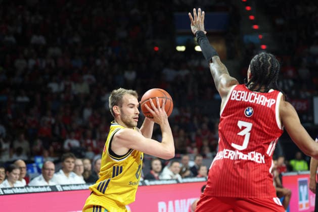 Sam Griesel, Alba Berlin, No. 5, with MarJon Beauchamp, FC Bayern Basketball, No. 3, GER, FC Bayern Basketball vs. Alba Berlin, Basketball, easycredit Basketball Bundesliga, Matchday 23, 2026–2027 Season, September 26, 2026, GER, FC Bayern Basketball vs. Alba Berlin, Basketball, easycredit Basketball Bundesliga, Matchday 23, 2026–2027 season, September 26, 2026, Munich Copyright: xEibner-Pressefoto JennixMaulx EP_JML