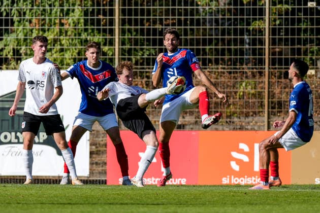From left: Moritz Dittmann (SG Barockstadt), 18; Christian Kuhn (VfR Mannheim), 5; tackle, game scene, duel, tackle, tackling, dynamism, action, 09 26 2026, Mannheim, Germany, Soccer, Regionalliga Southwest, VfR Mannheim, SG Barockstadt, Fulda, Lehnerz xozx