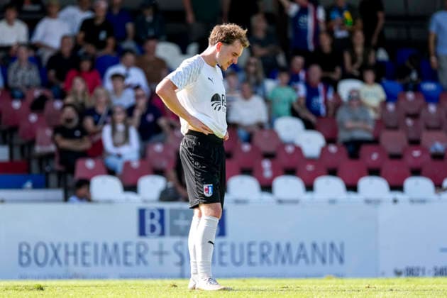 Moritz Dittmann, SG Barockstadt, 18, player for SG Barockstadt Fulda Lehnerz Föllscheelf, disappointed by the loss, disappointment after the final whistle, Highlight, Loser, Lost, Frustration, disappointed, pessimistic, September 26, 2026, Mannheim, Germany, Soccer, Regionalliga Südwest, VfR Mannheim vs. SG Barockstadt Fulda Lehnerz xozx