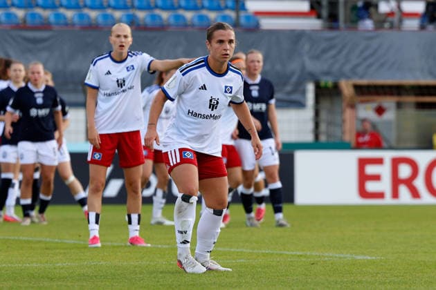 Soccer I Women s I 2026–2027 Season I DFB Cup I SV Meppen vs. Hamburger SV I September 26, 2026 Leila Peneau 15, Hamburger SV waits intently for a corner kick to be taken Meppen Hänsch Arena Lower Saxony Germany Copyright: xLobeca CedricxSiefkerx
