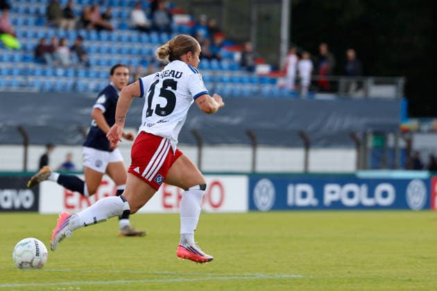 Soccer I Women I 2026–2027 Season I DFB Cup I SV Meppen vs. Hamburger SV I September 26, 2026 Leila Peneau 15, Hamburger SV breaks free and begins to sprint Meppen Hänsch Arena Lower Saxony, Germany Copyright: xLobeca CedricxSiefkerx