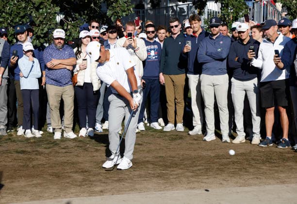 International team player Ryo Hisatsune of Japan chips on the fourth hole in a four-ball match during the third round of the 2026 President s Cup golf tournament at Medinah Country Club in Chicago, Illinois, on Saturday, September 26, 2026.  CHI20260926722 TANNENxMAURY