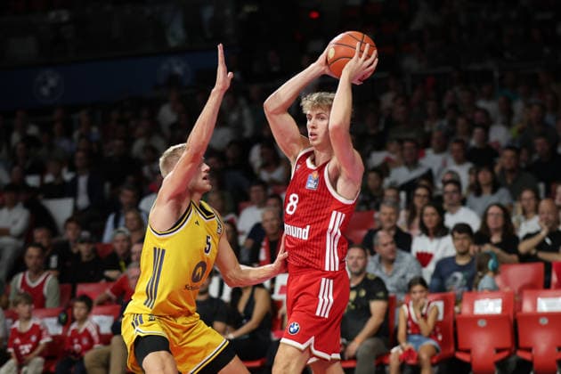 Tobias Jensen, FC Bayern Basketball, 08, vs. Sam Griesel, Alba Berlin, 05, GER, FC Bayern Basketball vs. Alba Berlin, Basketball, easycredit Basketball Bundesliga, Matchday 23, 2026–2027 Season, September 26, 2026, GER, FC Bayern Basketball vs. Alba Berlin, Basketball, easycredit Basketball Bundesliga, Matchday 23, 2026–2027 Season, September 26, 2026, Munich Copyright: xEibner-Pressefoto JennixMaulx EP_JML