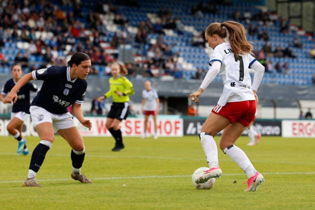 Soccer I Women s I 2026–2027 Season I DFB Cup I SV Meppen vs. Hamburger SV I September 26, 2026 Camilla Linberg 7, Hamburger SV in a tackle with Rahel Lang 16, SV Meppen Meppen Hänsch Arena Lower Saxony Germany Copyright: xLobeca CedricxSiefkerx