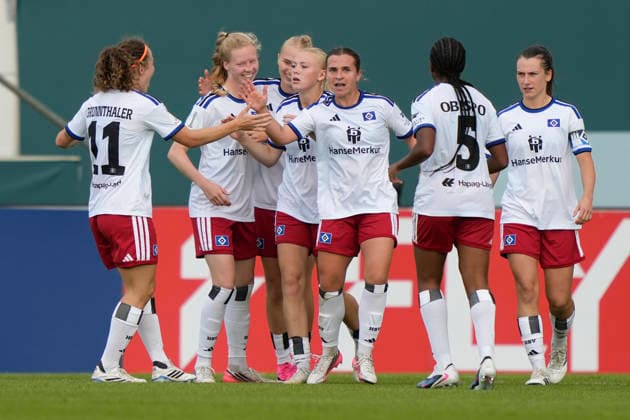 September 26, 2026, Hänsch Arena, Meppen, GER, Women s Soccer, DFB Cup: SV Meppen vs. Hamburger SV; Hamburg celebrates after the 1–1 tie. DFL REGULATIONS PROHIBIT ANY USE OF PHOTOGRAPHS AS IMAGE SEQUENCES AND OR QUASI-VIDEO. Meppen, Lower Saxony, Hänsch Arena