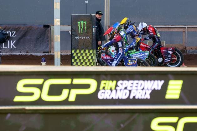 N Z START DO SPRINTU - DOMINIK KUBERA (C) - DAN BEWLEY (N) - MAKSYMILIAN PAWELCZAK (B) - BARTOSZ ZMARZLIK (Z) 2026 FIM SPEEDWAY GRAND PRIX OF POLAND INDYWIDUALNE MISTRZOSTWA SWIATA NA ZUZLU ZUZEL SPEEDWAY GRAND PRIX POLSKI SGP TORUN 01.08.2026 FOT. LUKASZ TRZESZCZKOWSKI NEWSPIX.PL --- Newspix.pl --- Newspix.pl  20260926LTR001