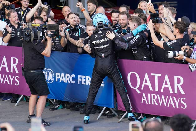 FORMULA 1 AZERBAIJAN GRAND PRIX 2026 George Russell (GBR) 63 Mercedes celebrates with his team in parc ferme after winning the race during the Formula 1 Qatar Airways Azerbaijan Grand Prix 2026, Round 15 of the 2026 Formula 1 World Championship, WM, Weltmeisterschaft from 24th - 26th September 2026 at the Baku City Circuit, Baku, Azerbaijan. Credit: Robbie Hoad Every Second Media Editorial use only. All images are copyright Every Second Media Limited. No images may be reproduced without prior permission. Copyright: xIMAGO EveryxSecondxMediax ESM-2183-0462 RobbiexHoadx xEveryxSecondxMediax