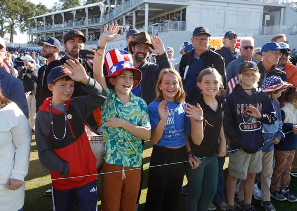 Young golf fans cheers for Team USA during the third round of the 2026 President s Cup golf tournament at Medinah Country Club in Chicago, Illinois, on Saturday, September 26, 2026.  CHI20260926730 TANNENxMAURY