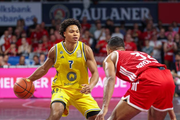 Jack Kayil, Alba Berlin, No. 7, with the ball, alongside Johannes Thiemann, FC Bayern Basketball, No. 32, GER, FC Bayern Basketball vs. Alba Berlin, Basketball, easycredit Basketball Bundesliga, Matchday 23, 2026–2027 Season, September 26, 2026, GER, FC Bayern Basketball vs. Alba Berlin, Basketball, easycredit Basketball Bundesliga, Matchday 23, 2026–2027 Season, September 26, 2026, Munich Copyright: xEibner-Pressefoto JennixMaulx EP_JML