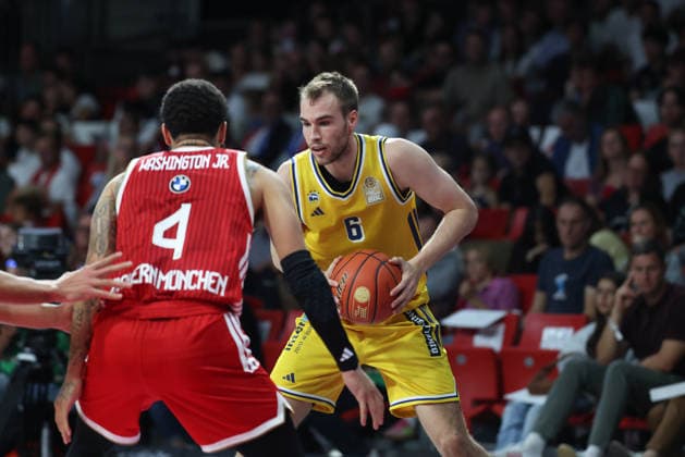 Malte Delow (Alba Berlin), No. 06, with the ball, alongside Duane Washington Jr. (FC Bayern Basketball), No. 04, GER, FC Bayern Basketball vs. Alba Berlin, Basketball, easycredit Basketball Bundesliga, Matchday 23, 2026–2027 Season, September 26, 2026, GER, FC Bayern Basketball vs. Alba Berlin, Basketball, easycredit Basketball Bundesliga, Matchday 23, 2026–2027 season, September 26, 2026, Munich Copyright: xEibner-Pressefoto JennixMaulx EP_JML