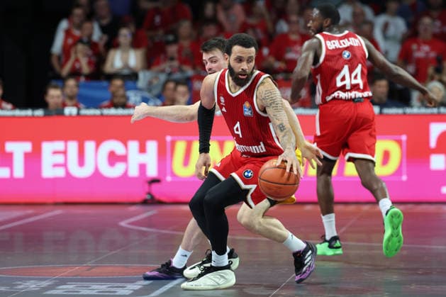 Duane Washington Jr., FC Bayern Basketball, 04, with Jonas Mattisseck, Alba Berlin, 09, GER, FC Bayern Basketball vs. Alba Berlin, Basketball, easycredit Basketball Bundesliga, Matchday 23, 2026–2027 Season, September 26, 2026, GER, FC Bayern Basketball vs. Alba Berlin, Basketball, easycredit Basketball Bundesliga, Matchday 23, 2026–2027 Season, September 26, 2026, Munich Copyright: xEibner-Pressefoto JennixMaulx EP_JML