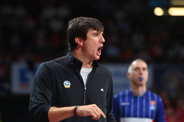 Pedro CALLES, Alba Berlin coach, gesturing and giving instructions; single frame; cropped close-up; half-length shot; basketball (BBL), 2026–2027 season, FC Bayern Munich vs. Alba Berlin on September 26, 2026, at BMW Park