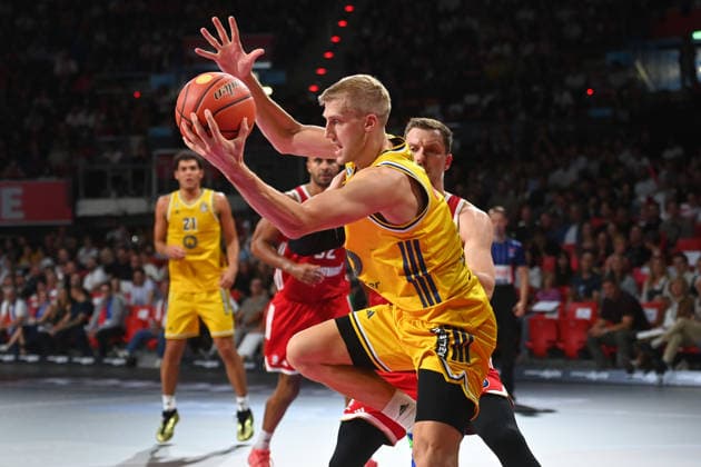 Sam GRIESEL, Alba Berlin; Action shot, one-on-one battle against Andreas OBST, FCB Basketball, BBL, 2026–2027 season; FC Bayern Munich vs. Alba Berlin on September 26, 2026, at BMW Park