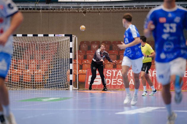 2nd Handball Bundesliga, Matchday 5: Dessau Roßlauer HV 06 1 VfL Potsdam Philip Ambrosius Dessau Roßlauer HV 06, 16 throws the ball on September 26, 2026, at the Anhalt Arena in Dessau-Roßlau, Saxony-Anhalt, Dessau-Roßlau, Anhalt Arena, Saxony-Anhalt, Germany