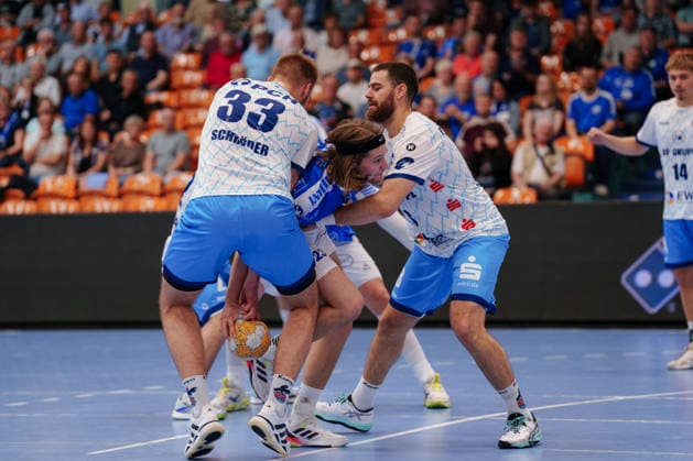 2nd Handball Bundesliga, Matchday 5: Dessau Roßlauer HV 06 0 VfL Potsdam. Mika Schüler (Dessau Roßlauer HV 06, 23) is blocked by Tim Niclas Schröder (VfL Potsdam, 1), 33 on September 26, 2026, at the Anhalt Arena, Dessau-Roßlau, Saxony-Anhalt, Dessau-Roßlau, Anhalt Arena, Saxony-Anhalt, Germany