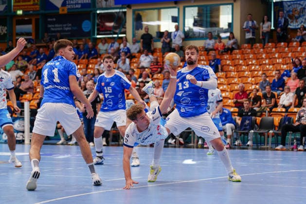 2 Handball Bundesliga, Matchday 5: Dessau Roßlauer HV 06 1 VfL Potsdam Florian Budde 1 VfL Potsdam, 2 taking a shot on September 26, 2026, at the Anhalt Arena, Dessau-Roßlau, Saxony-Anhalt, Dessau-Roßlau, Anhalt Arena, Saxony-Anhalt, Germany