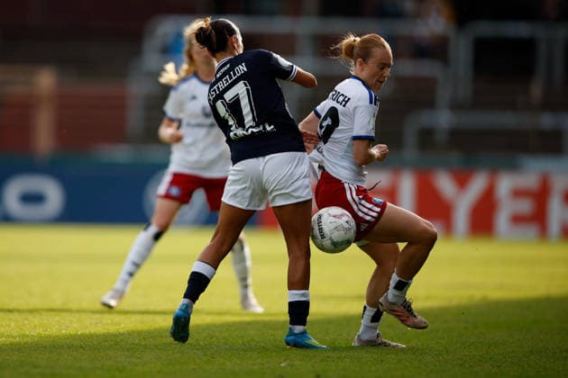 Soccer I Women s I 2026–2027 Season I DFB Cup I SV Meppen vs. Hamburger SV I September 26, 2026: Genesis Castrellon (17), SV Meppen, and Carla Morich (10), Hamburger SV, in a one-on-one battle at the Meppen Hänsch Arena in Lower Saxony, Germany Copyright: xLobeca CedricxSiefkerx