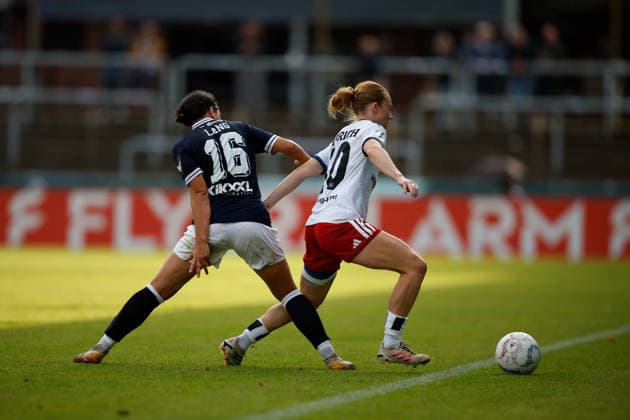 Soccer I Women s I 2026–2027 Season I DFB Cup I SV Meppen vs. Hamburger SV I September 26, 2026 Rahel Lang (16), SV Meppen, and Carla Morich (10), Hamburger SV, in a tackle at the Meppen Hänsch Arena, Lower Saxony, Germany Copyright: xLobeca CedricxSiefkerx