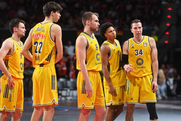 From left: Jonas MATTISSECK, Alba Berlin; Nevio BENNEFELD, Alba Berlin; Malte DELOW, Alba Berlin; Jack KAYIL, Alba Berlin; Justin BEAN, Alba Berlin; Disappointment, frustration, disappointed, frustrated, dejected; Basketball BBL; 2026–2027 season; FC Bayern Munich vs. Alba Berlin on September 26, 2026; BMW Park