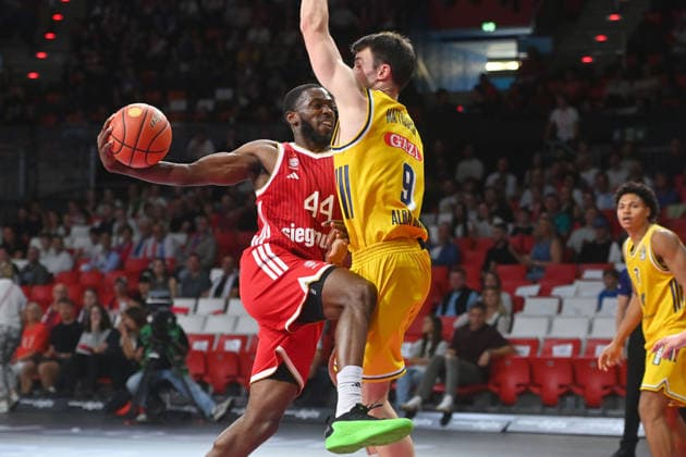 Kamar BALDWIN (FCB), Action, One-on-one against Jonas MATTISSECK, Alba Berlin Basketball, BBL, 2026–2027 Season, FC Bayern Munich vs. Alba Berlin on September 26, 2026, BMW Park