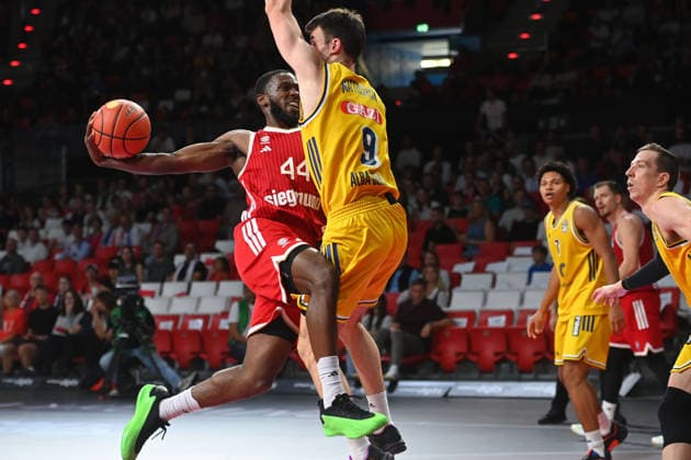 Kamar BALDWIN (FCB), Action, One-on-one against Jonas MATTISSECK, Alba Berlin Basketball, BBL, 2026–2027 Season, FC Bayern Munich vs. Alba Berlin on September 26, 2026, BMW Park